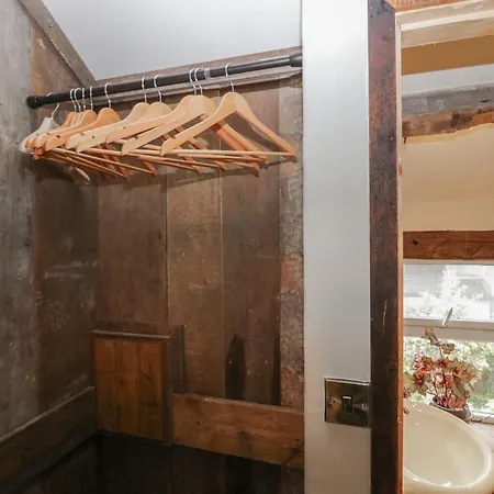 Eden Vale Cart House *